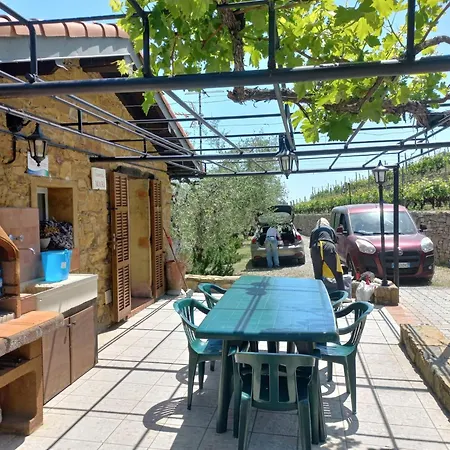 Casa de Férias Casetta Mari Immersa In Un Vigneto Dolceacqua