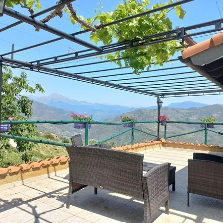 Casa de Férias Casetta Mari Immersa In Un Vigneto Dolceacqua