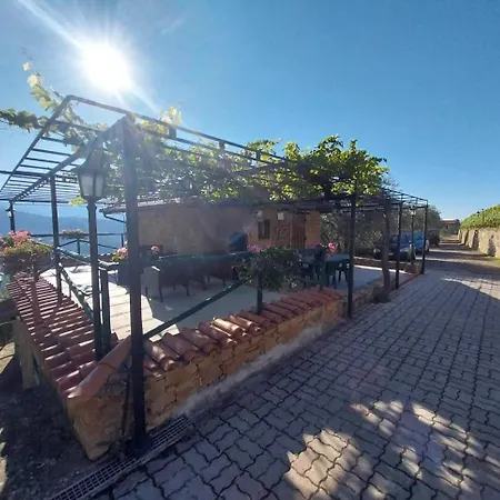 Casetta Mari Immersa In Un Vigneto Dolceacqua